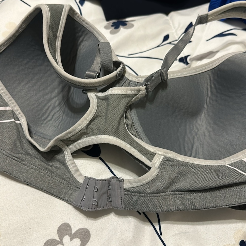 Sports bra - Picture 2 of 2